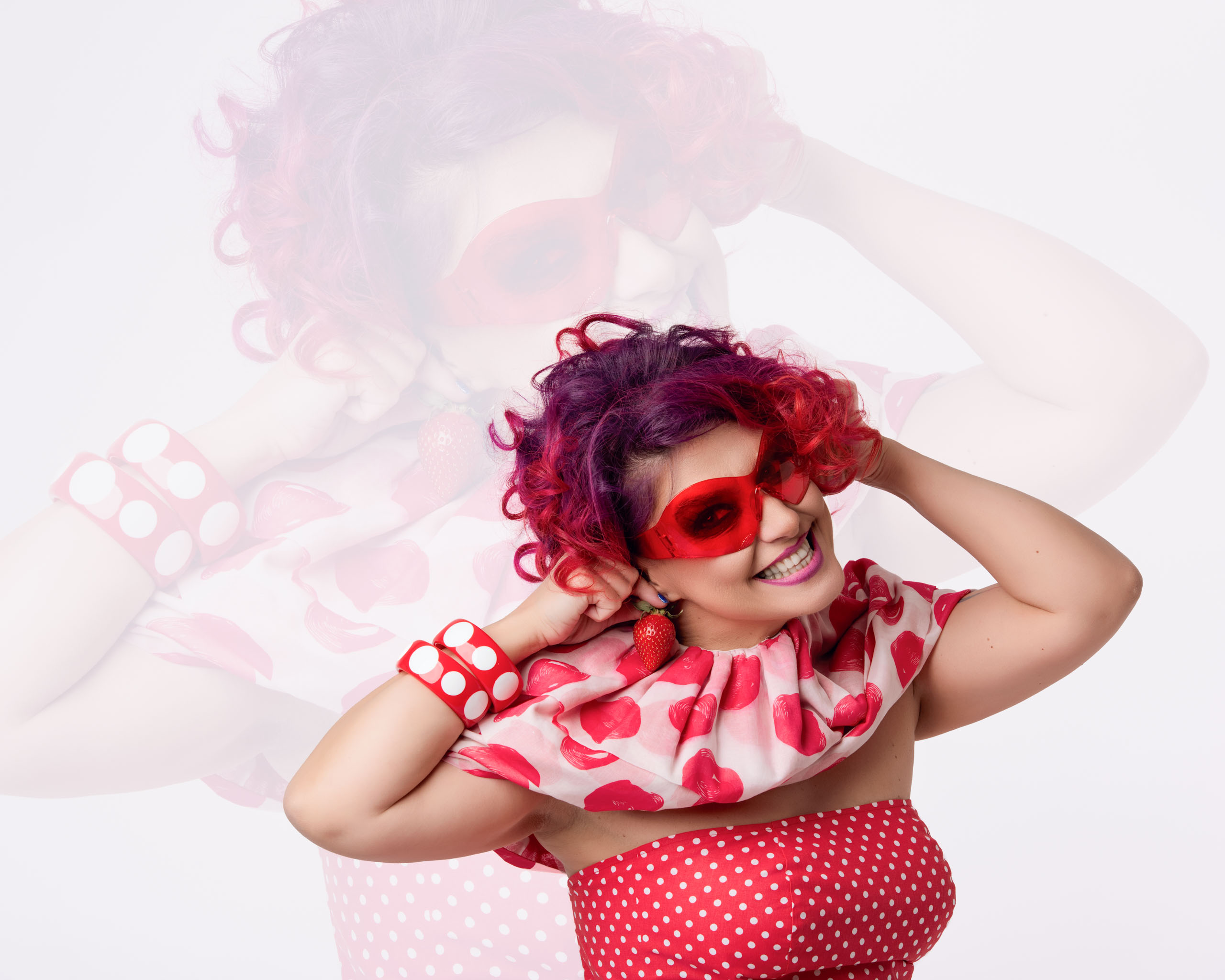 "Eu sunt ARTĂ pentru că lupt pentru frumos si unicitate prin tot ceea ce fac." Raluca Soare